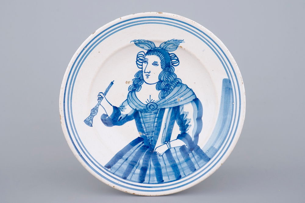 A fine Frisian maiolica charger with the portrait of a lady, Makkum, 17th C.